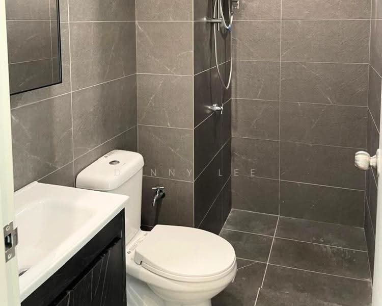 Kediaman Servis untuk Dijual di Majestic Maxim - Danny Lee - Bathroom - PropertyGuru.com.my