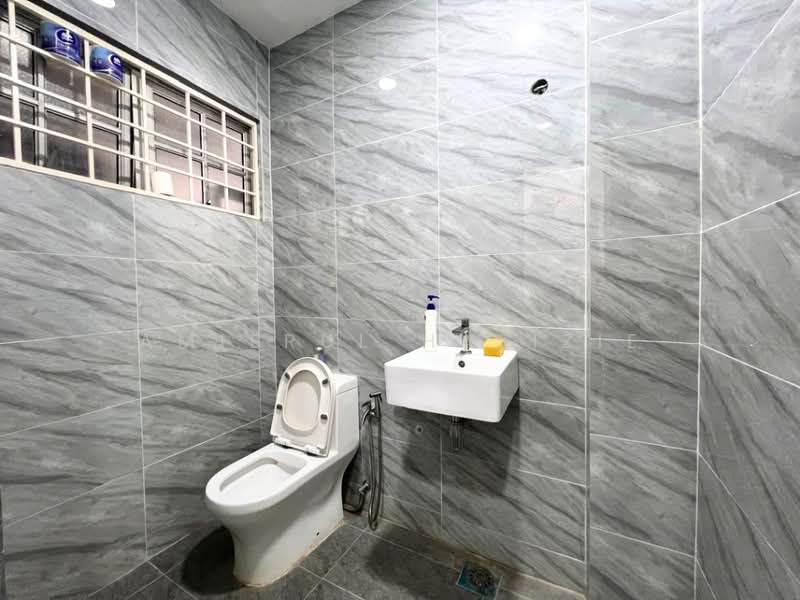 Terraced House for Sale in Bandar Bukit Puchong (Puchong) - Amierul Hafizie - Bathroom - PropertyGuru.com.my