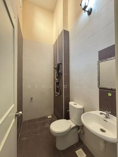 Rumah Kluster untuk Disewa di Taman Adda Heights (Tebrau) - Gerard Lo - Bathroom - PropertyGuru.com.my