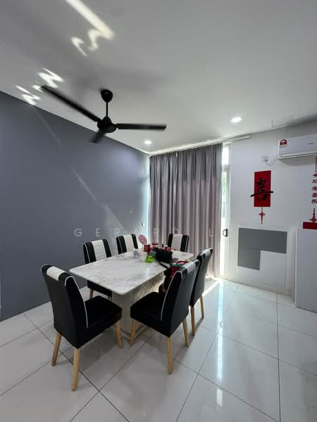 Rumah Teres 2-Tingkat untuk Disewa di Taman Mount Austin (Tebrau) - Gerard Lo - Dining Room - PropertyGuru.com.my