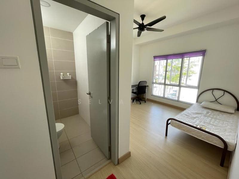Rumah Bandar untuk Disewa di Dengkil (Selangor) - Selvam . - Master Bedroom - PropertyGuru.com.my