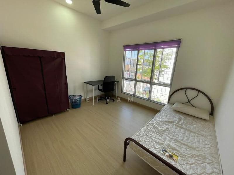 Townhouse for Sale in Dengkil (Selangor) - Selvam . - Master Bedroom - PropertyGuru.com.my