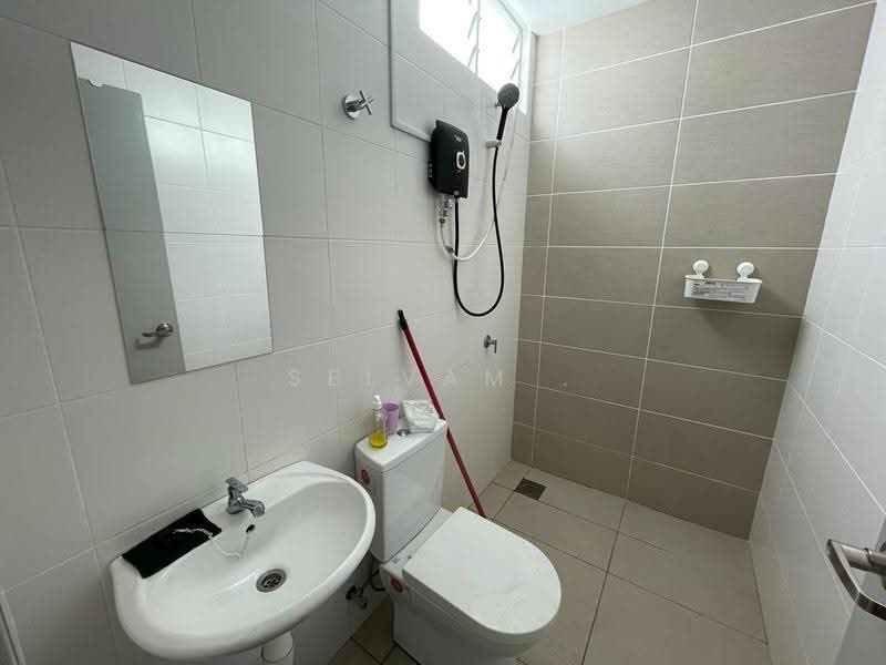 Townhouse for Sale in Dengkil (Selangor) - Selvam . - Master Bathroom - PropertyGuru.com.my