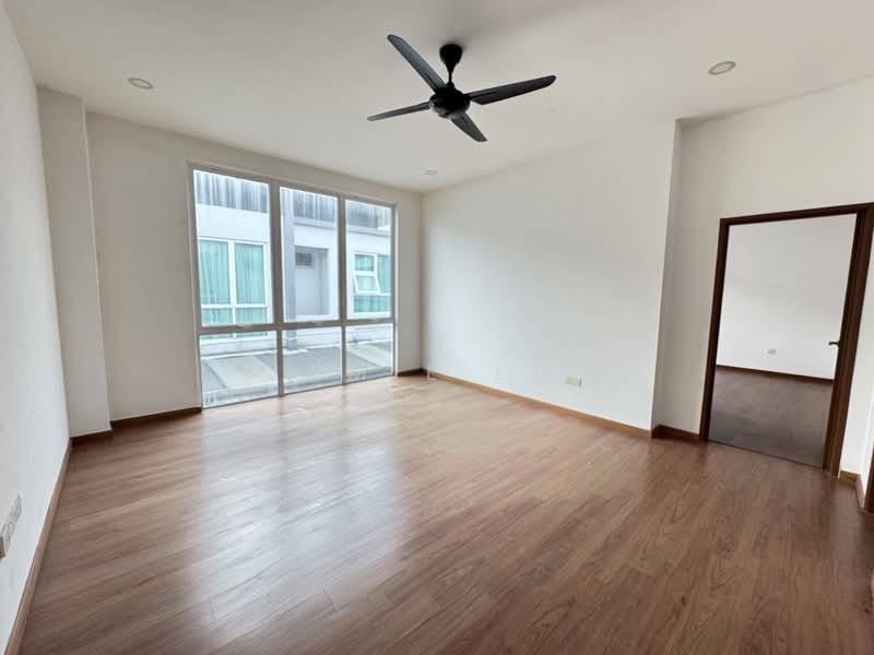 Rumah Berkembar untuk Dijual di Taman Mount Austin (Tebrau) - Jamie Lee - Living Room - PropertyGuru.com.my