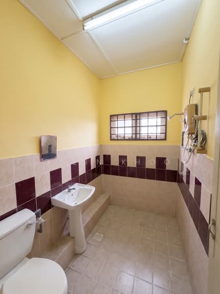 2-storey Terraced House for Sale in Menglembu (Perak) - Qazin Khoo - Bathroom - PropertyGuru.com.my