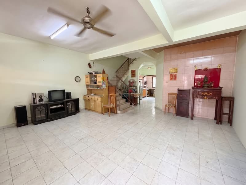 2-storey Terraced House for Sale in Menglembu (Perak) - Qazin Khoo - Living Room - PropertyGuru.com.my