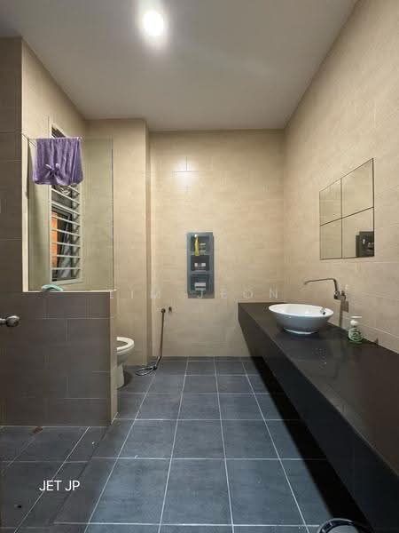 Semi-Detached House for Sale in Bandar Botanic (Klang) - Lim Jeon - Bathroom - PropertyGuru.com.my