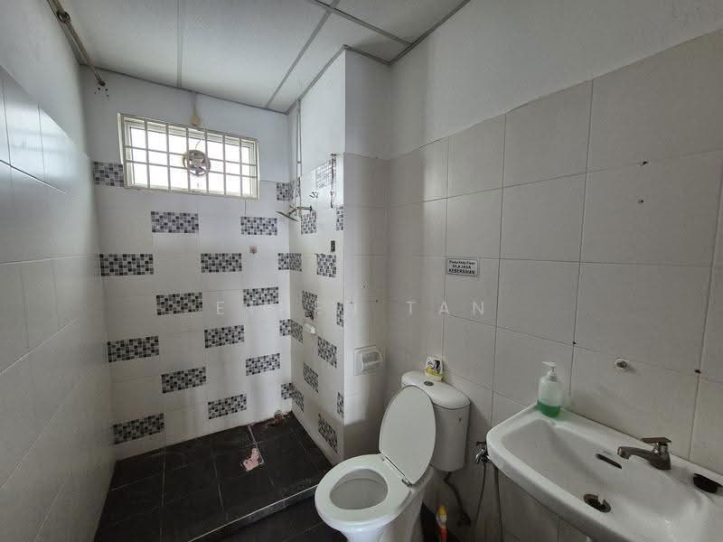 Kedai untuk Disewa di Bayan Baru (Penang) - Ethen Tan - Bathroom - PropertyGuru.com.my