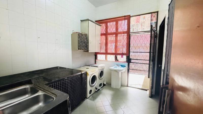 Semi-Detached House for Sale in Taman Sutera Utama (Skudai) - Yi En Puah - Kitchen - PropertyGuru.com.my