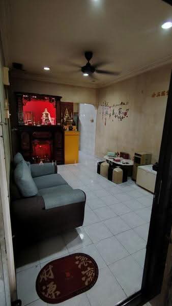1-storey Terraced House for Sale in Taman Universiti (Skudai) - Ah Liang - Living Room - PropertyGuru.com.my