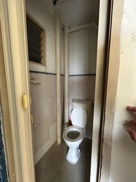 Rumah Flat untuk Dijual di Desa Pinang 2 - Leong . - Bathroom - PropertyGuru.com.my