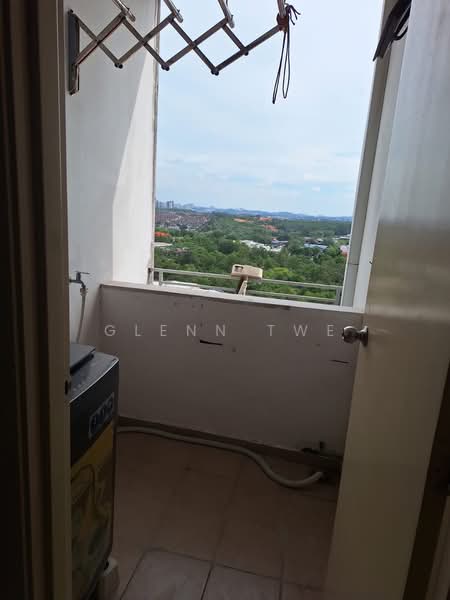 Kediaman Servis untuk Dijual di D'Summit Residences - Glenn Twe - Balcony - PropertyGuru.com.my