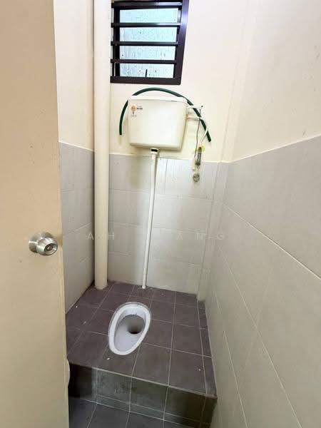 Rumah Teres untuk Dijual di Pekan Nanas (Johor) - Ah Liang - Bathroom - PropertyGuru.com.my