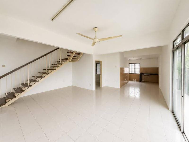 Rumah Teres 2-Tingkat untuk Dijual di Taman Tasik Puchong (Puchong) - Syed Othman - Living Room - PropertyGuru.com.my