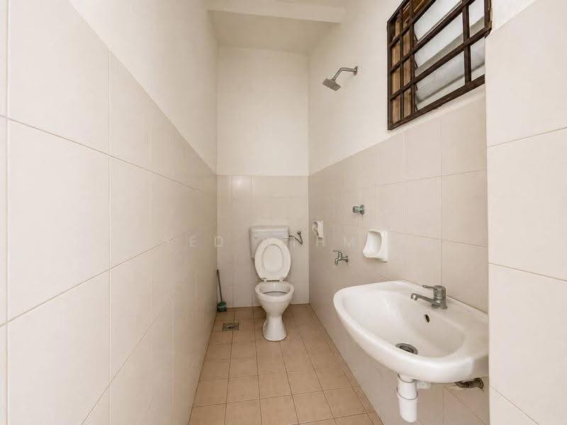 Rumah Teres 2-Tingkat untuk Dijual di Taman Tasik Puchong (Puchong) - Syed Othman - Bathroom - PropertyGuru.com.my