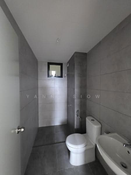 Kediaman Servis untuk Dijual di M Astra - Yanny Siow - Bathroom - PropertyGuru.com.my