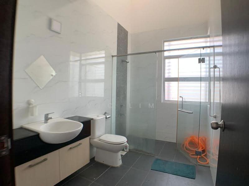 Rumah Teres 2-Tingkat untuk Dijual di Taman Molek (Johor Bahru) - Vic Lim - Bathroom - PropertyGuru.com.my
