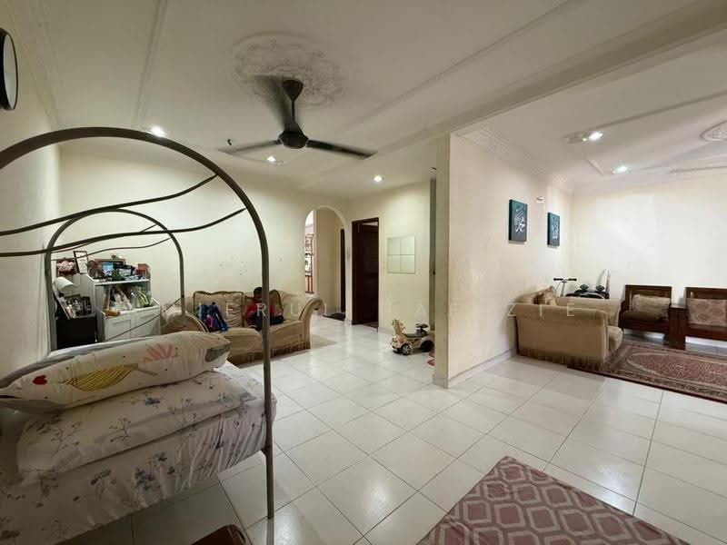 2-storey Terraced House for Sale in Seksyen 7 (Shah Alam) - Amierul Hafizie - Living Room - PropertyGuru.com.my