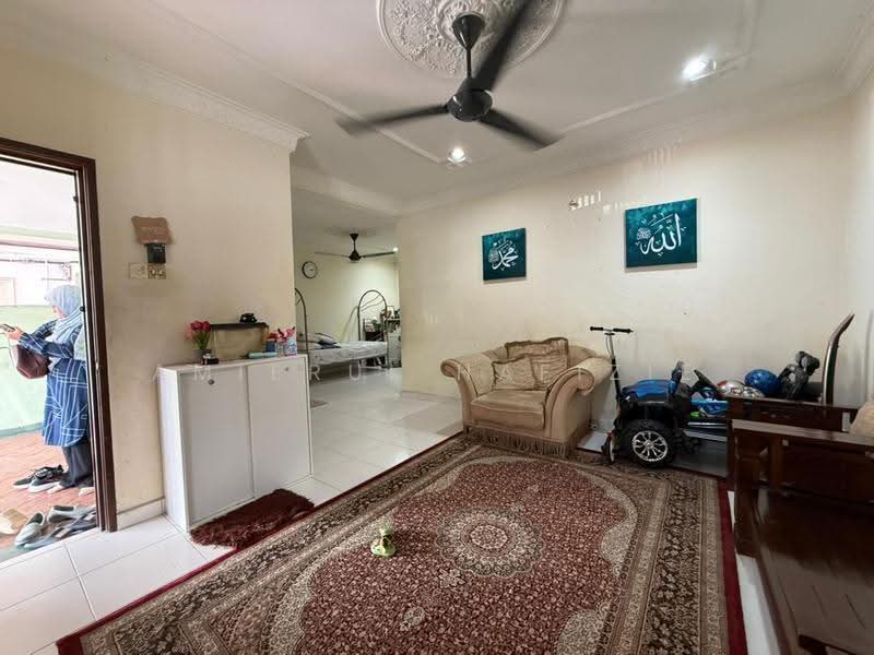 2-storey Terraced House for Sale in Seksyen 7 (Shah Alam) - Amierul Hafizie - Living Room - PropertyGuru.com.my