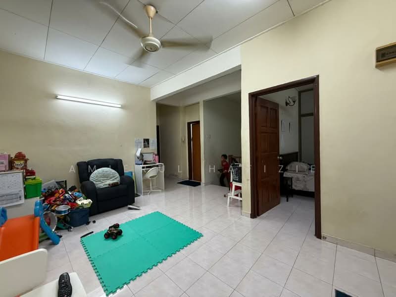 2-storey Terraced House for Sale in Seksyen 7 (Shah Alam) - Amierul Hafizie - Living Room - PropertyGuru.com.my