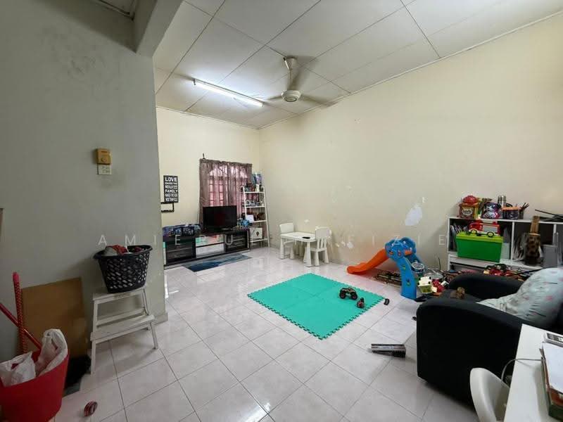 2-storey Terraced House for Sale in Seksyen 7 (Shah Alam) - Amierul Hafizie - Living Room - PropertyGuru.com.my