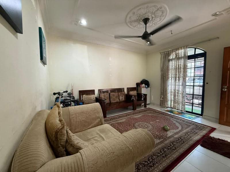 2-storey Terraced House for Sale in Seksyen 7 (Shah Alam) - Amierul Hafizie - Living Room - PropertyGuru.com.my