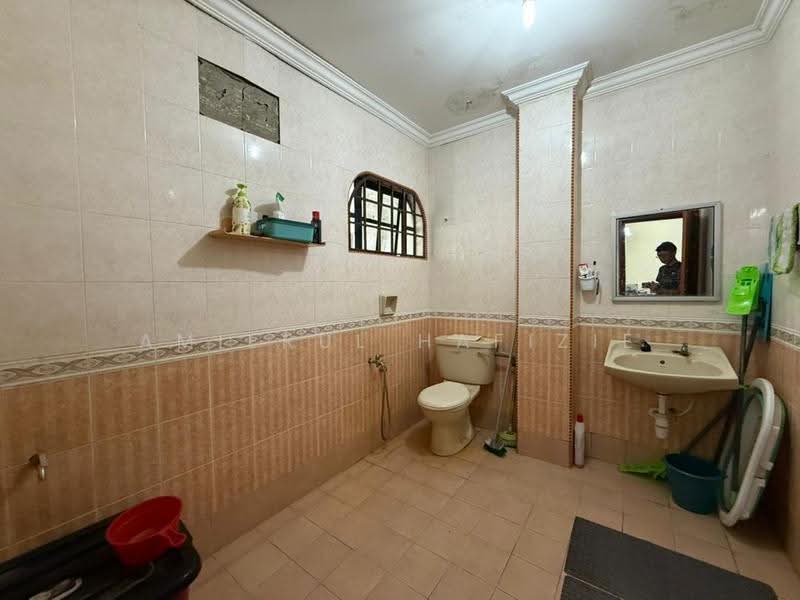 2-storey Terraced House for Sale in Seksyen 7 (Shah Alam) - Amierul Hafizie - Bathroom - PropertyGuru.com.my