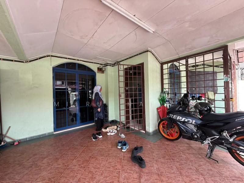 2-storey Terraced House for Sale in Seksyen 7 (Shah Alam) - Amierul Hafizie - Exterior - PropertyGuru.com.my