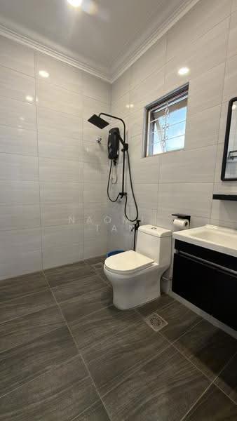 Rumah Berkembar untuk Dijual di Taman Overseas Union (Taman Oug) (Jalan Klang Lama (Old Klang Road)) - Naomie Tan - Bathroom - PropertyGuru.com.my