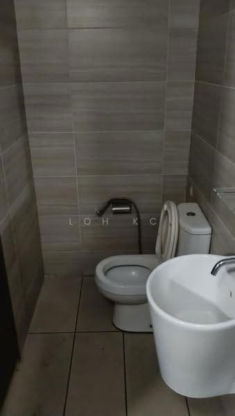 Pejabat untuk Disewa di Kampung Berembang (Ampang) - Loh KC - Bathroom - PropertyGuru.com.my