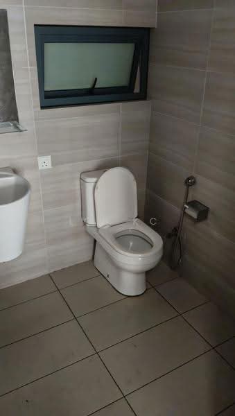 Pejabat untuk Disewa di Kampung Berembang (Ampang) - Loh KC - Bathroom - PropertyGuru.com.my
