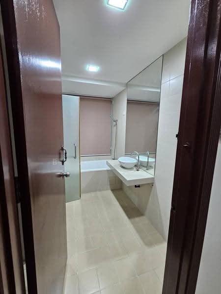 Condominium for Sale at Riana Green East - Brandon . - Bathroom - PropertyGuru.com.my