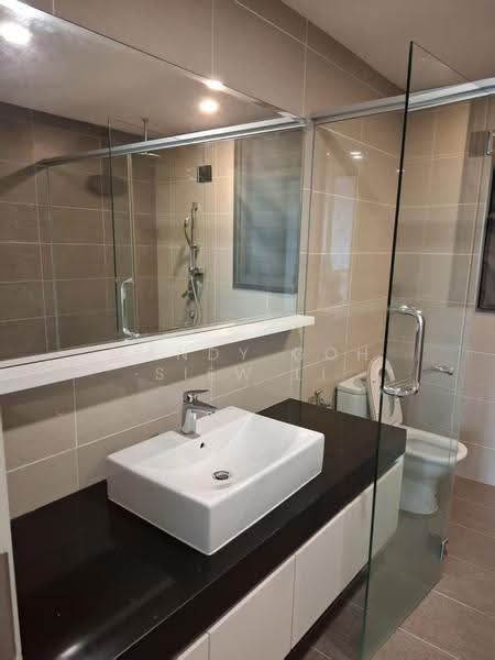 Kediaman Servis untuk Dijual di Paragon Residences @ Straits View - Mandy Goh Siew Li - Bathroom - PropertyGuru.com.my