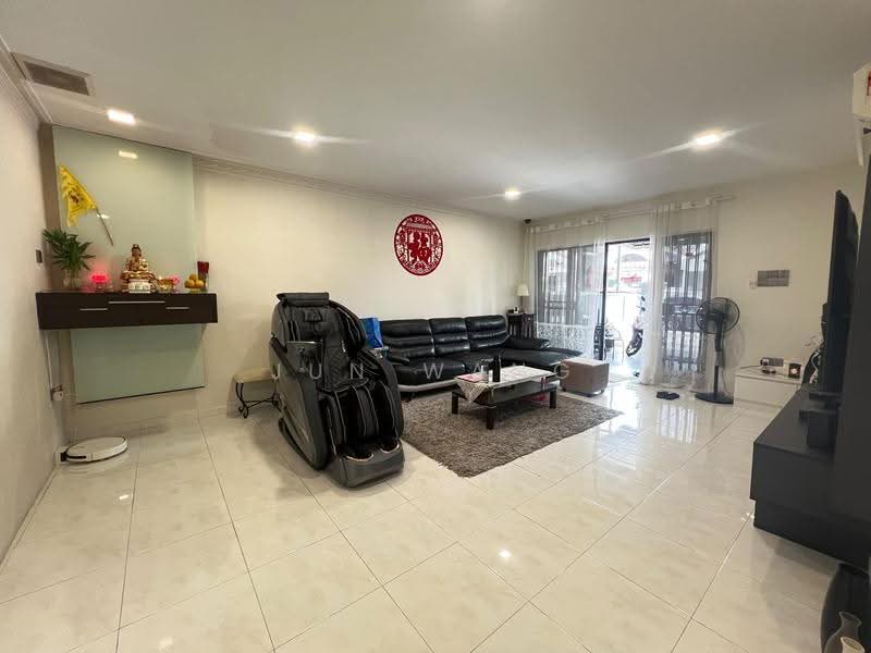 1-storey Terraced House for Sale in Taman Molek (Johor Bahru) - Jun Wang - Living Room - PropertyGuru.com.my