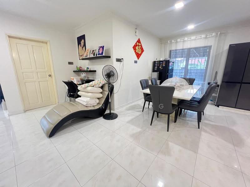 1-storey Terraced House for Sale in Taman Molek (Johor Bahru) - Jun Wang - Dining Room - PropertyGuru.com.my