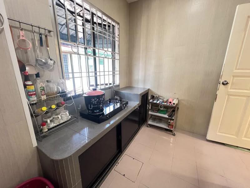 1-storey Terraced House for Sale in Taman Molek (Johor Bahru) - Jun Wang - Kitchen - PropertyGuru.com.my