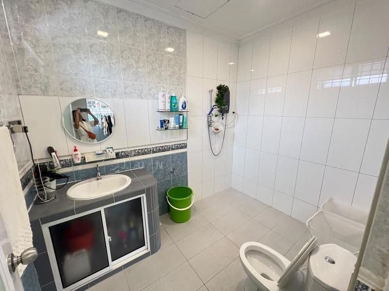 1-storey Terraced House for Sale in Taman Molek (Johor Bahru) - Jun Wang - Bathroom - PropertyGuru.com.my