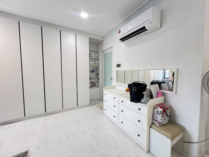 1-storey Terraced House for Sale in Taman Molek (Johor Bahru) - Jun Wang - Bedroom - PropertyGuru.com.my