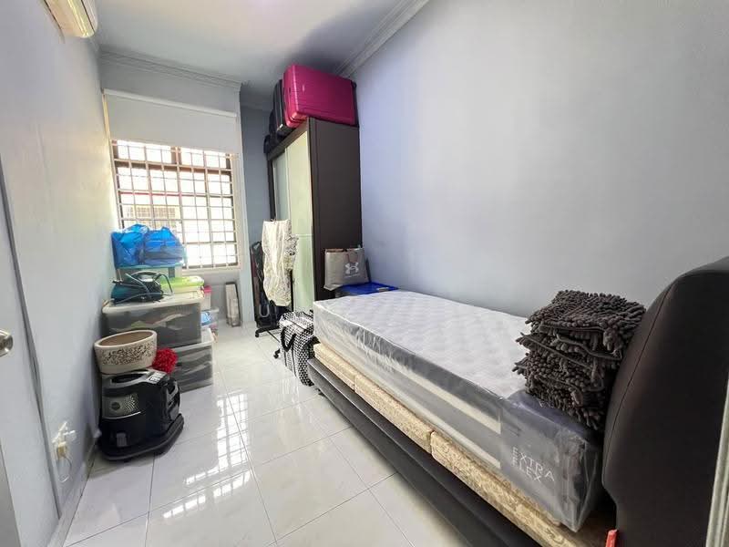 1-storey Terraced House for Sale in Taman Molek (Johor Bahru) - Jun Wang - Bedroom - PropertyGuru.com.my
