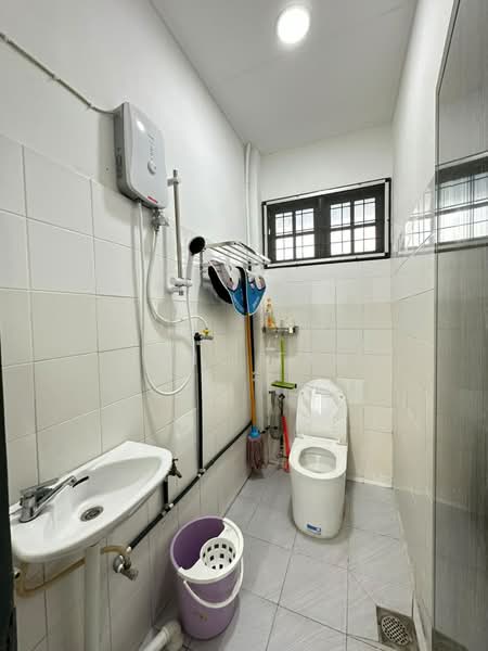 Semi-Detached House for Rent in Kuching (Sarawak) - Jeno Tan - Bathroom - PropertyGuru.com.my