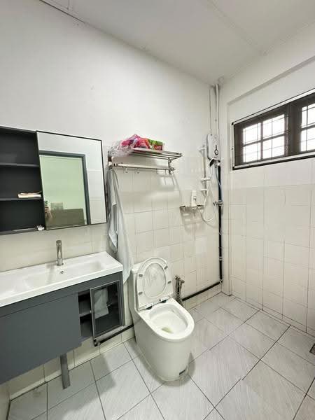 Semi-Detached House for Rent in Kuching (Sarawak) - Jeno Tan - Bathroom - PropertyGuru.com.my