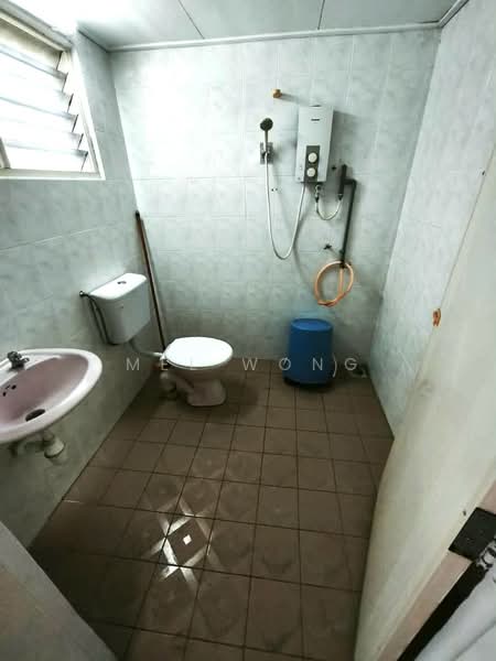 Rumah Bandar untuk Dijual di Taman Bukit Teratai (Ampang) - Mel Wong - Bathroom - PropertyGuru.com.my