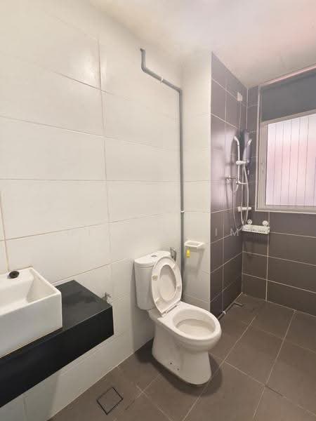 Service Residence for Sale at KSL Residence @ Daya - Winson Lim - Bathroom - PropertyGuru.com.my