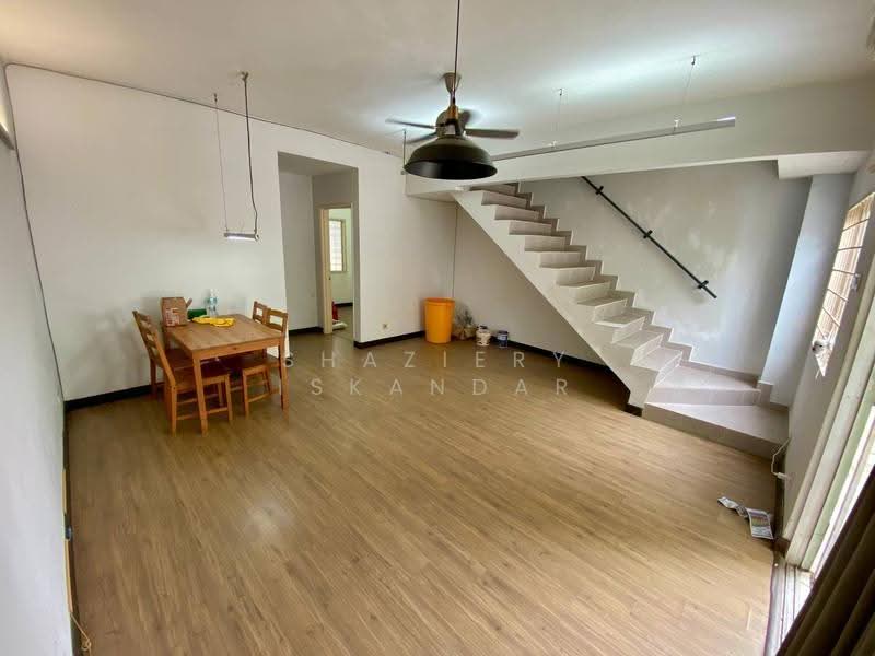 Rumah Teres 2-Tingkat untuk Dijual di TAMAN PUCHONG UTAMA (Puchong) - Shaziery Iskandar - Living Room - PropertyGuru.com.my