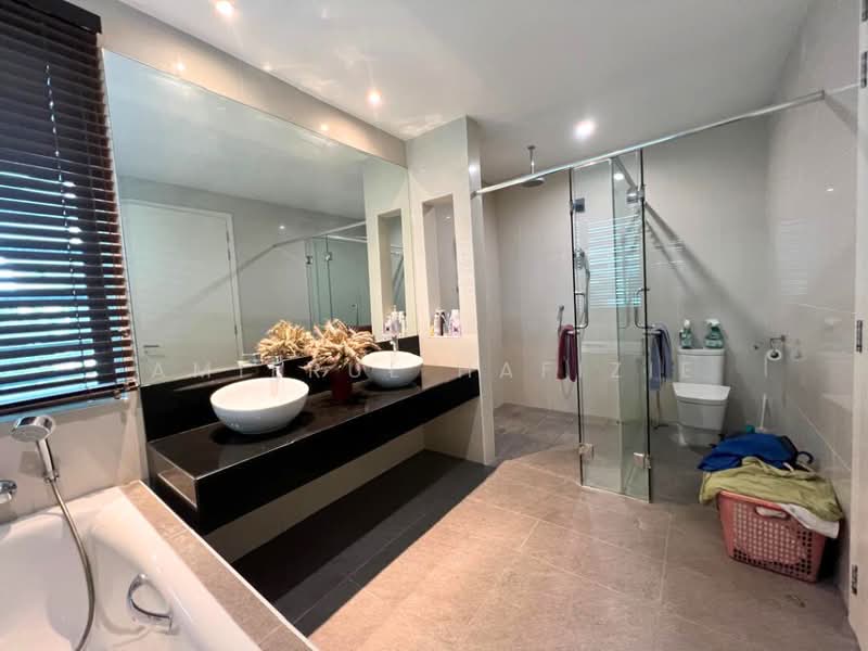 Bungalow House for Sale in Sejati Residences (Cyberjaya) - Amierul Hafizie - Bathroom - PropertyGuru.com.my