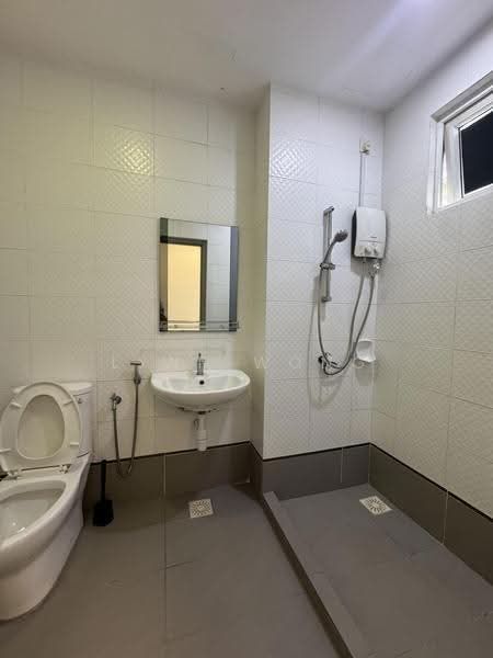 Kediaman Servis untuk Dijual di Seasons Amara Larkin - Lynn Wong - Bathroom - PropertyGuru.com.my