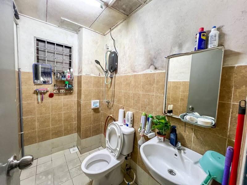 Kondominium untuk Dijual di KiPark Selayang - Shaziery Iskandar - Bathroom - PropertyGuru.com.my