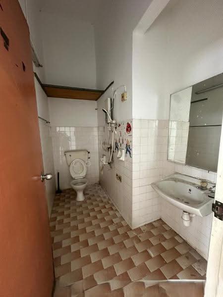 Rumah Teres 2-Tingkat untuk Dijual di Pandan Indah (Ampang) - Loh KC - Bathroom - PropertyGuru.com.my