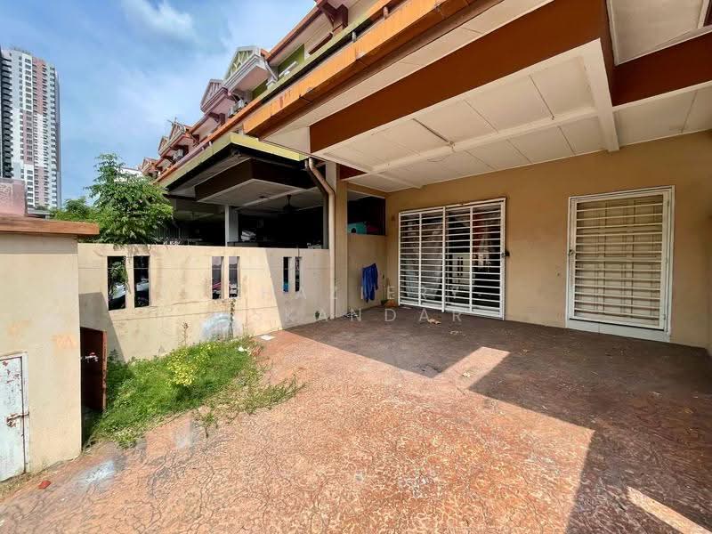 Rumah Teres 2.5-Tingkat untuk Dijual di Puchong (Selangor) - Shaziery Iskandar - Exterior - PropertyGuru.com.my