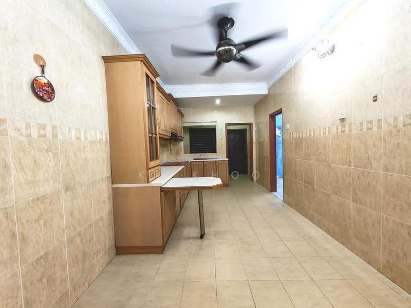 Rumah Teres 2-Tingkat untuk Dijual di Bandar Tun Hussein Onn (Cheras) - KC Khoo - Kitchen - PropertyGuru.com.my